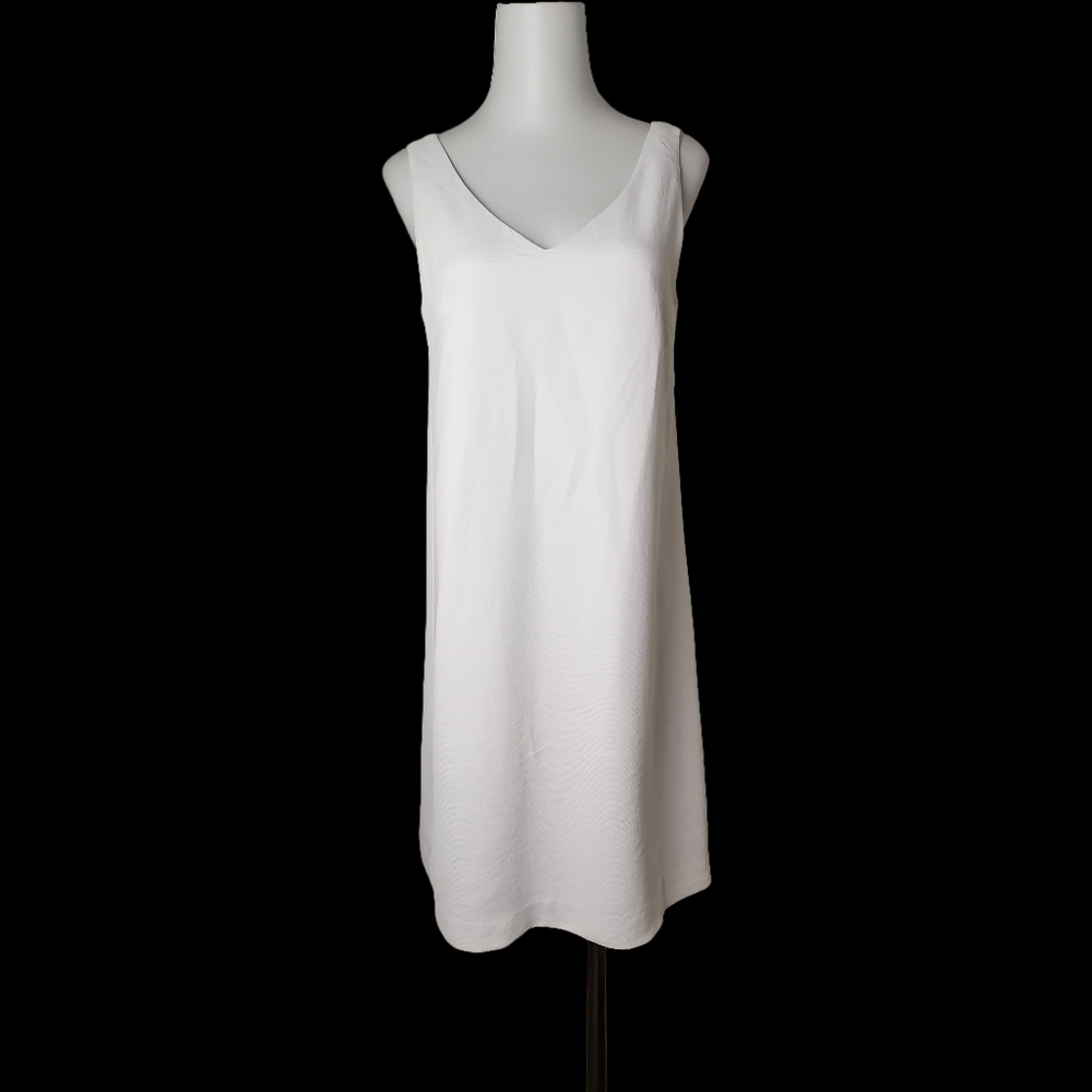 🥑 white sleeveless shift dress with V-neck & V-back by RW & CO.